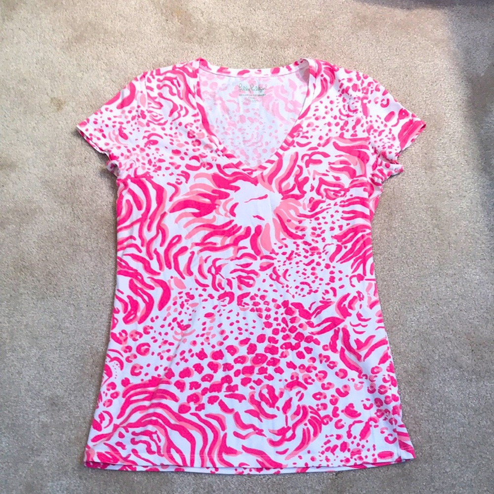 Lilly Pulitzer VNeck tee. Sz XS. Worn once. Excellent condition. Fantastic print